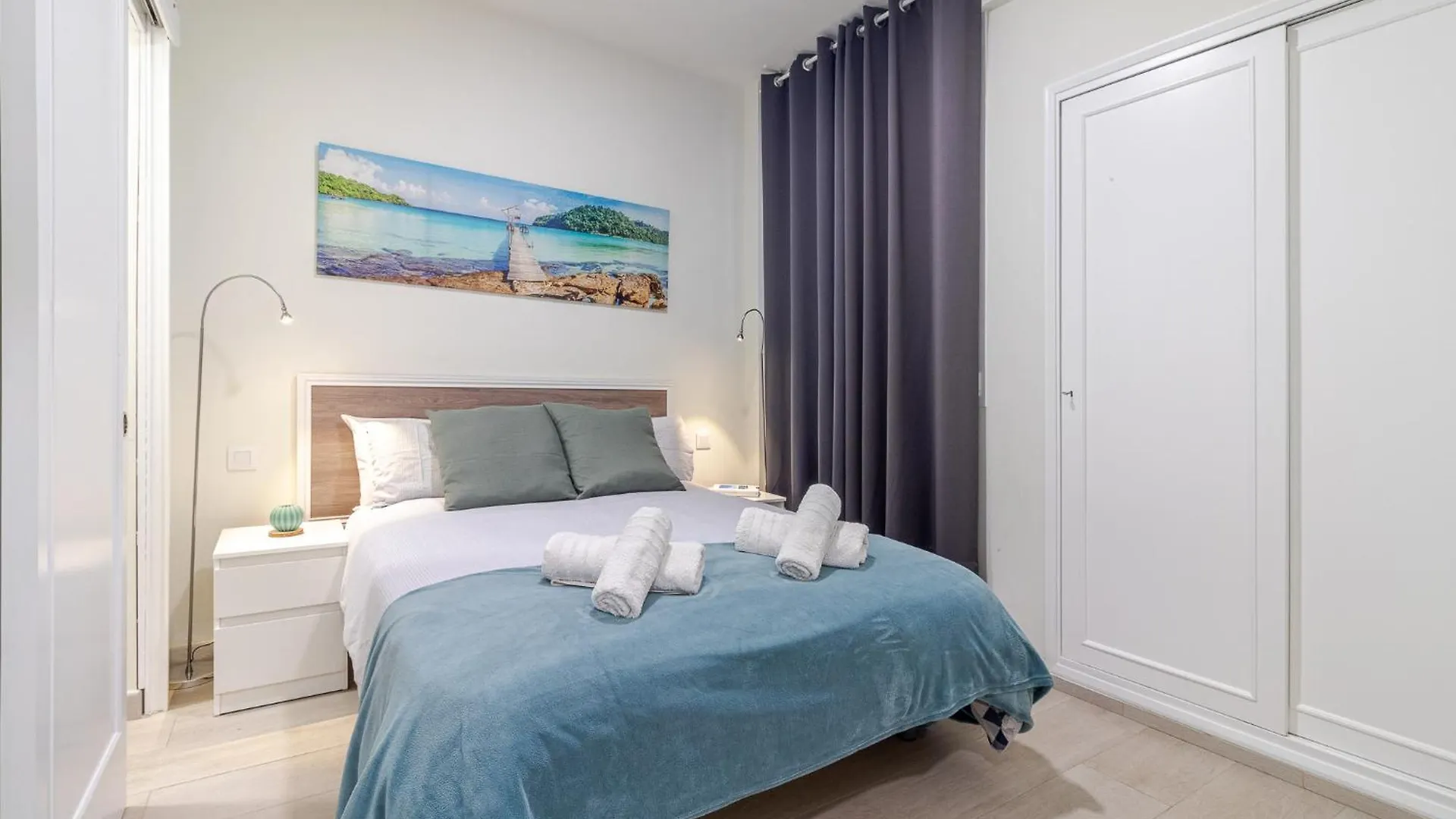 Cozy Family Beach House contacts